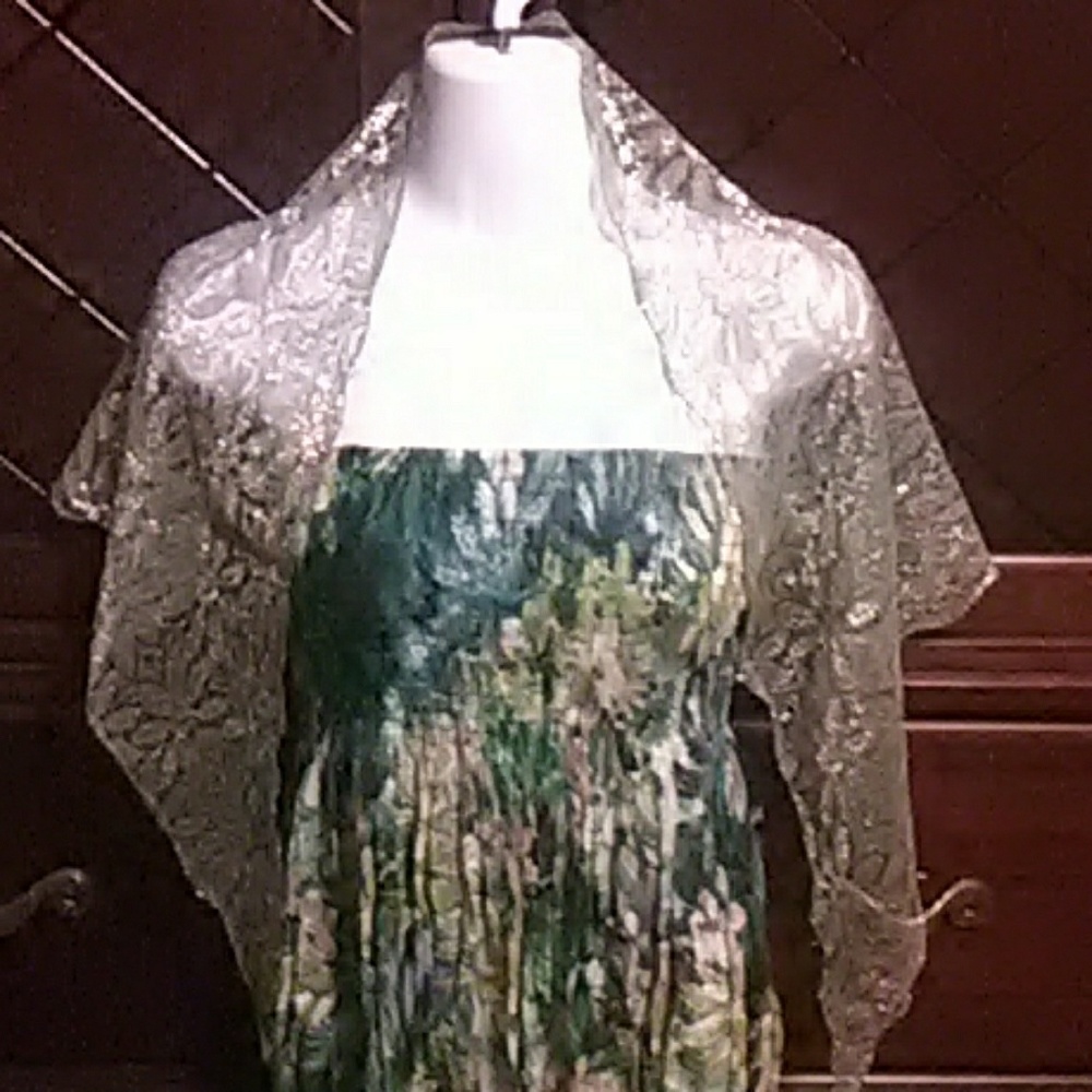 Scarf Pea green with gold and silver flowers